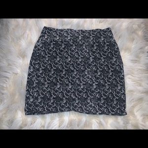 BLACK, FLORAL, FORM-FITTING MINI SKIRT 👠